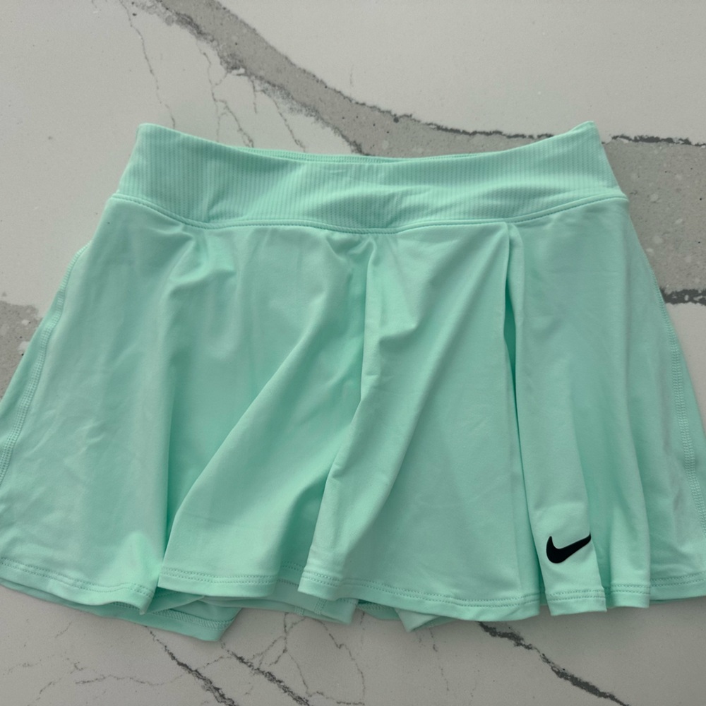 Nike New without Tags Mint Green Dri-Fit Skorts (Small)